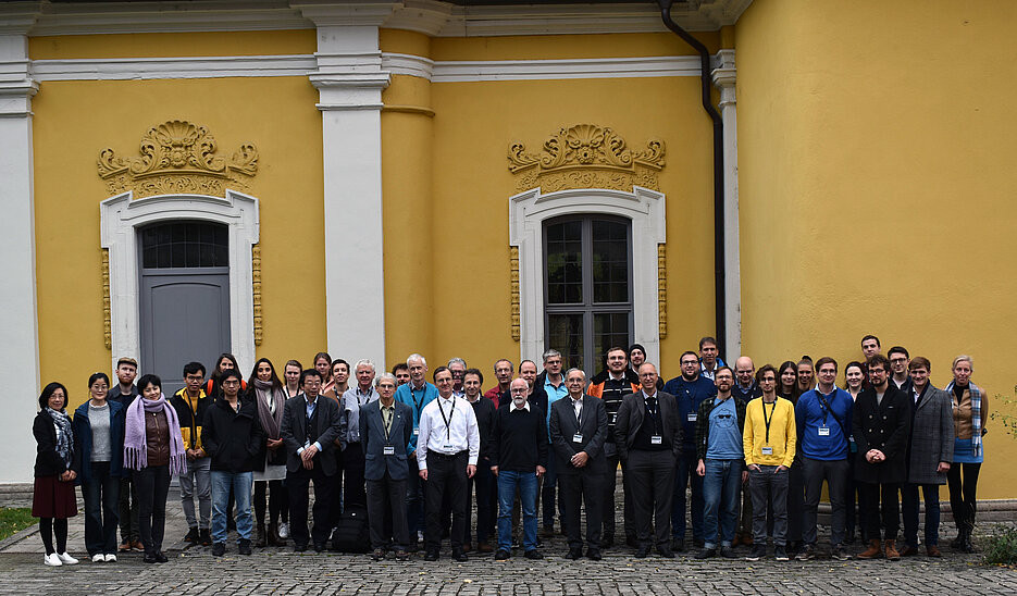 Gruppenfoto der Teilnehmenden des Chemnitz Symposiums on Inverse Problems  (CSIP 2023) in Würzburg vom 8.-10.11.2023