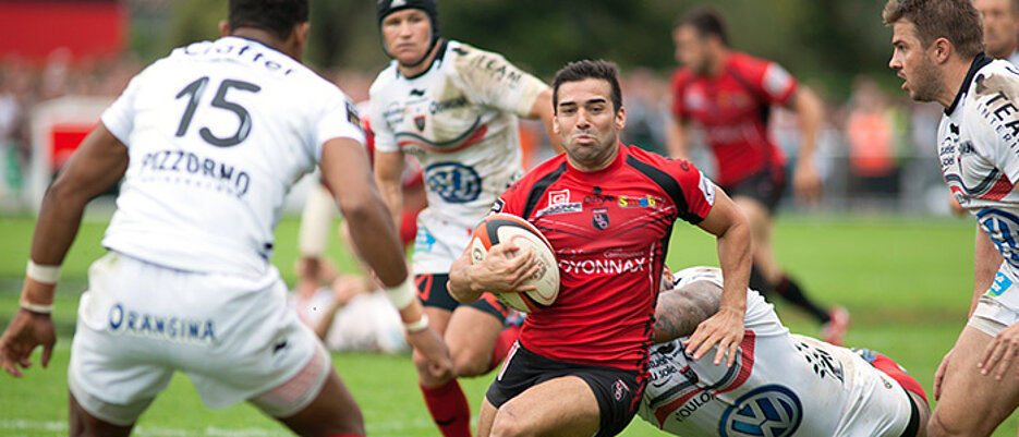 Attention, collision ahead! What's true for rugby players also applies to pedestrians talking a walk in the city – and can now be calculated. (Photo: Fanny Schertzer / Wikimedia Commons, CC BY 3.0)