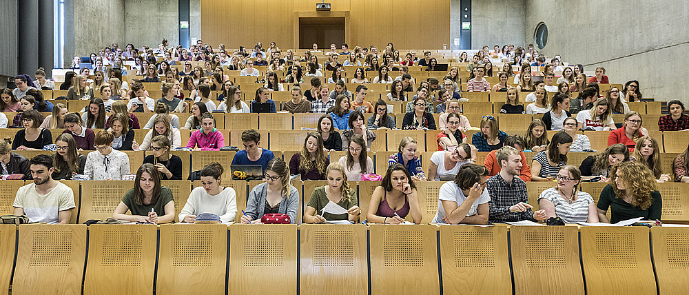 Studierende im Seminarraum