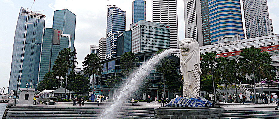 Skyline Singapore mit Merlion