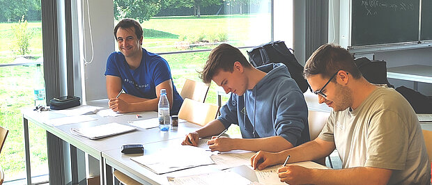 Hiwis bei der Korrektur