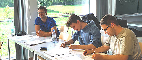 Hiwis bei der Korrektur